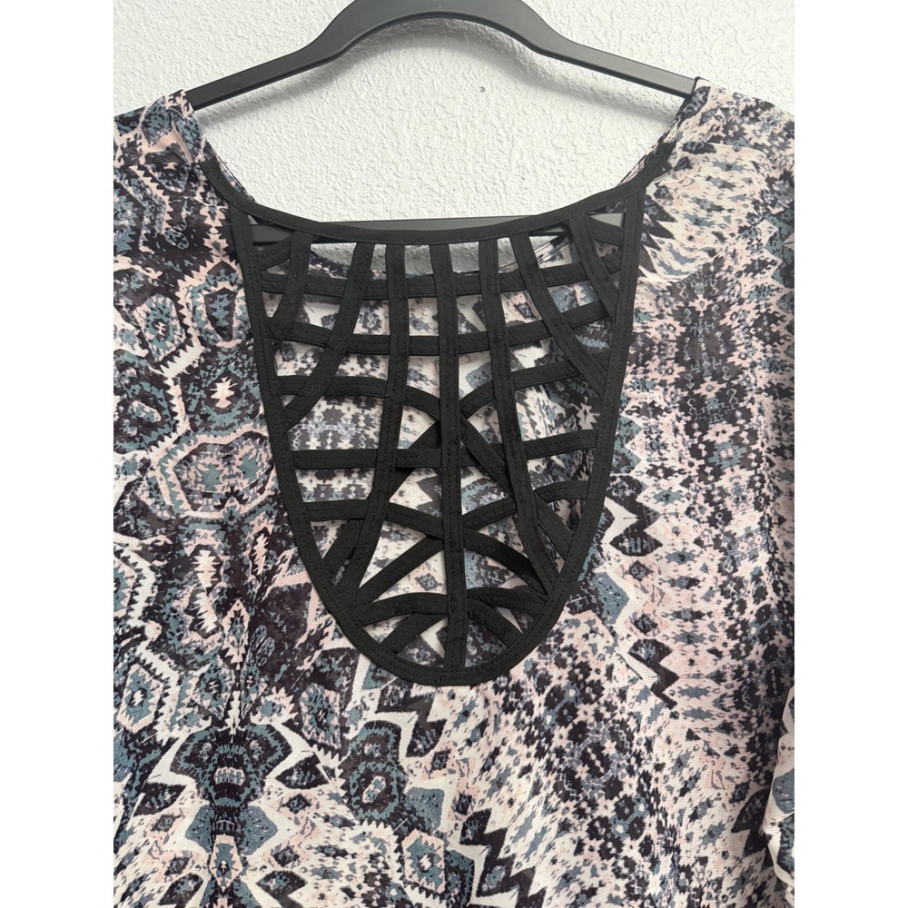 Maurices Women 2 Plus Geometric Cage Back High Low Sheer Tunic Blouse Blue Black - Picture 8 of 9